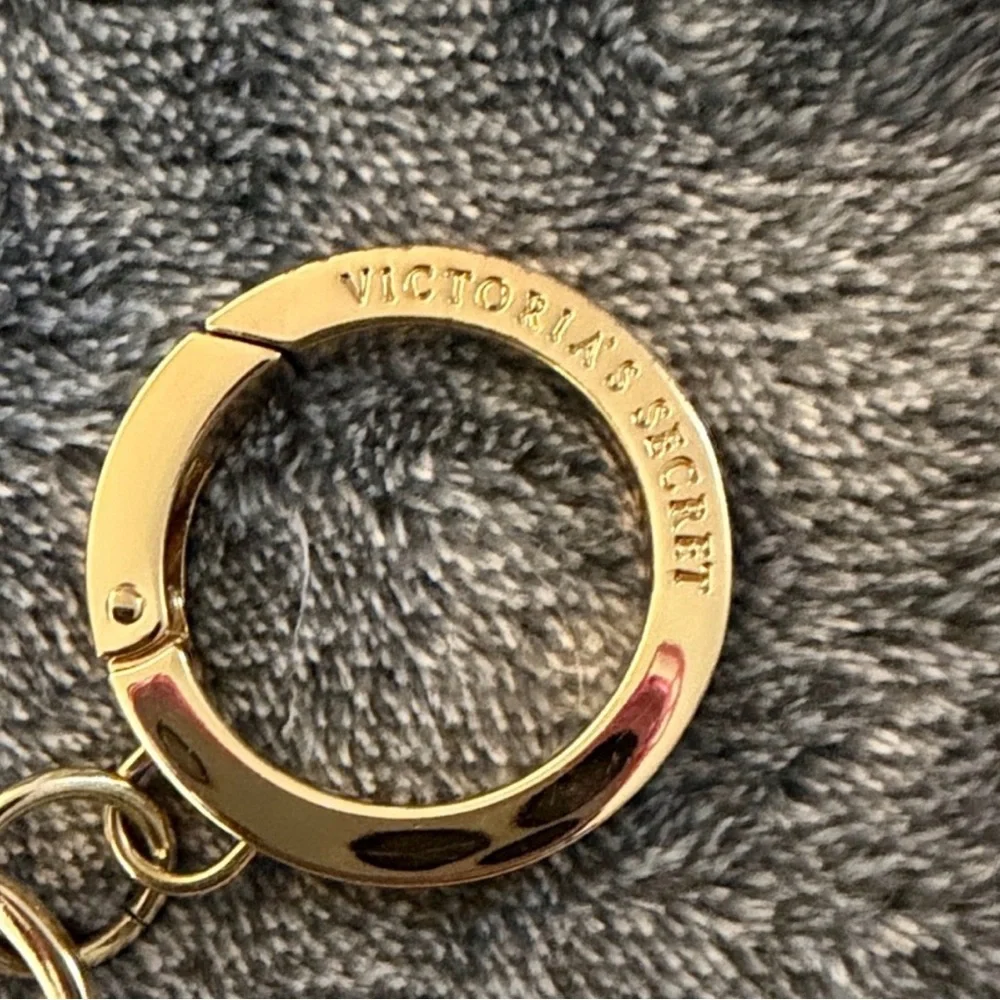 VICTORIAS SECRET KEYCHAIN BAG CHARM GOLD MONOGRAM LOGO KEY RING LEMON NWOT